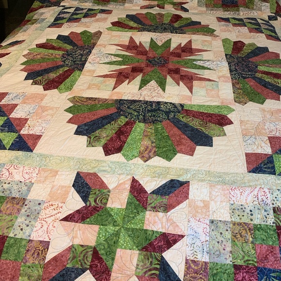 Amish handcrafted Patchwork Quilt Multicolor Designs King Size 102x102” Like NEW - Picture 5 of 7